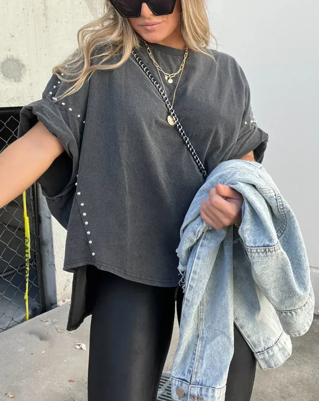 Stina™ - Oversized T-shirt med Nitar