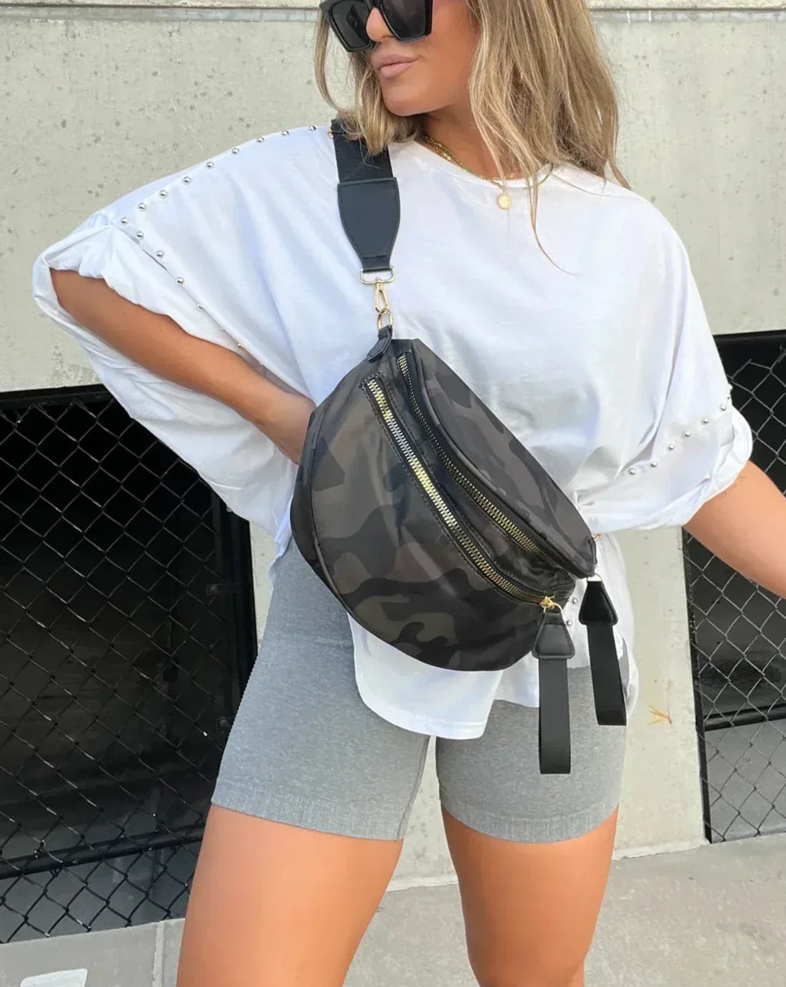 Stina™ - Oversized T-shirt med Nitar